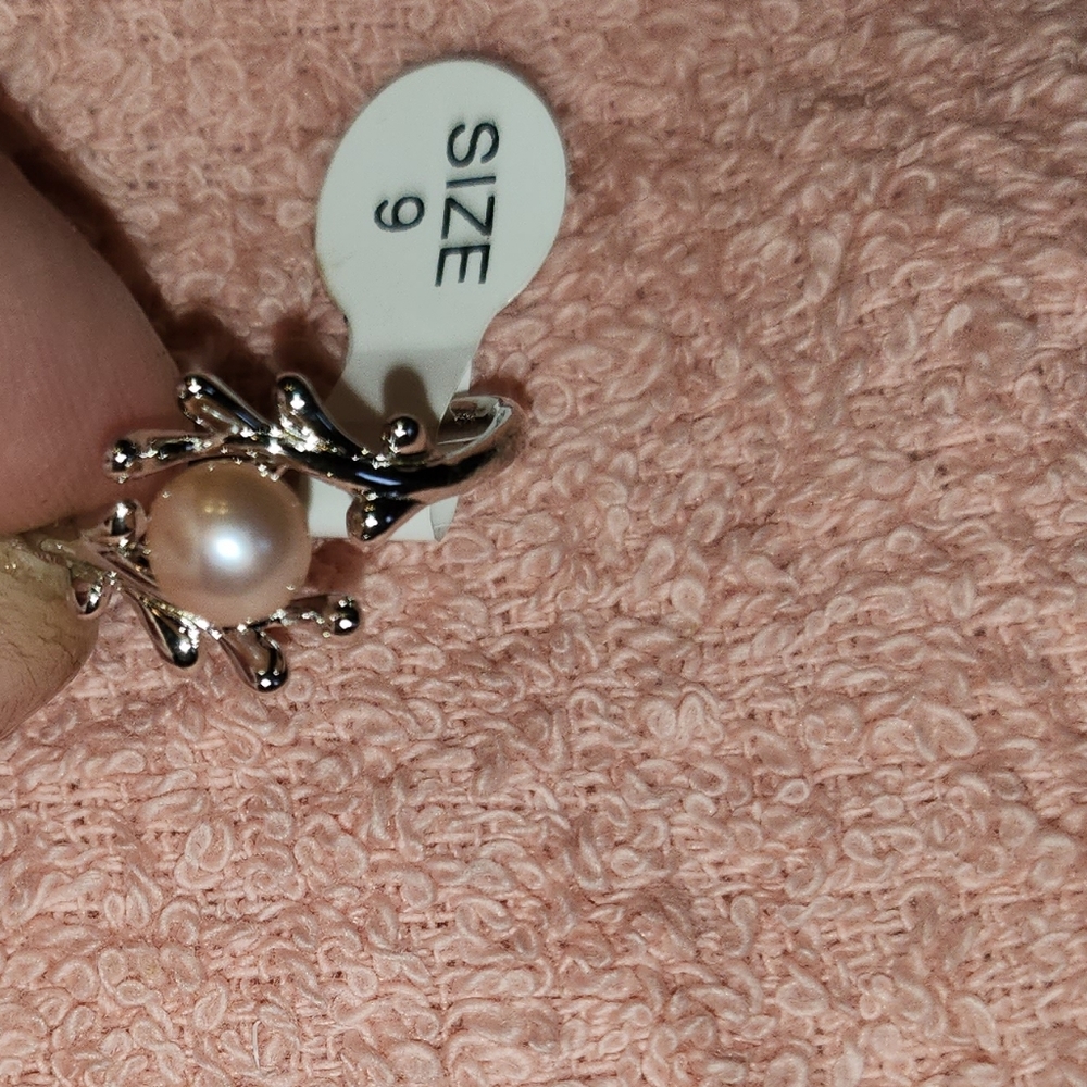 Laurel ring